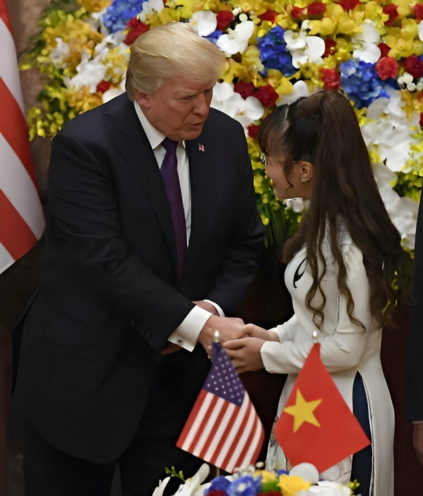 Tổng thống Hoa Kỳ Donald Trump ch&uacute;c mừng Tiến sĩ Nguyễn Thị Phương Thảo với c&aacute;c hợp đồng đặt mua t&agrave;u bay Boeing