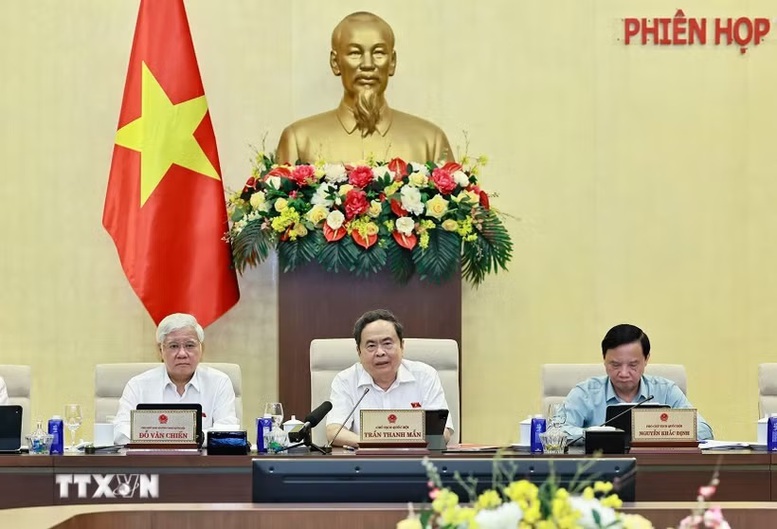 Hoàn thiện cơ chế điều tiết, thúc đẩy thị trường bất động sản phát triển lành mạnh