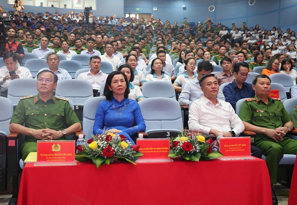 Lãnh đạo Bộ Công an, Tung ương Hội LHPN Việt Nam về dự Lãnh đạo Bộ Công an, Tung ương Hội LHPN Việt Nam về dự