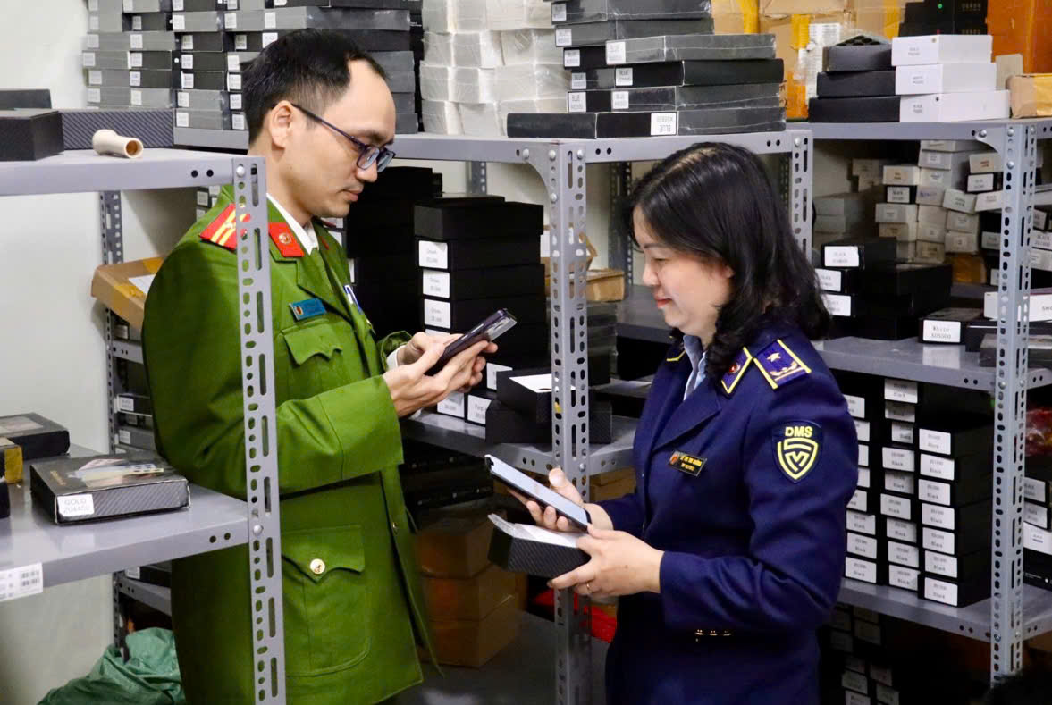 Hà Nội: Phát hiện gần 10.000 vụ buôn lậu, hàng giả trong 6 tháng, thu ngân sách hơn 1.628 tỷ đồng
