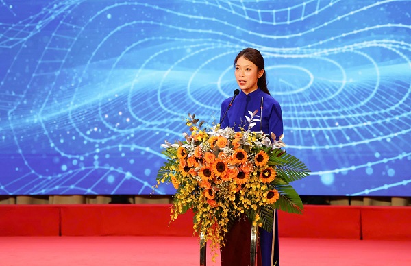 Đại diện phụ nữ, đoàn thanh niên và giới trẻ phát biểu Đại diện phụ nữ, đoàn thanh niên và giới trẻ phát biểu