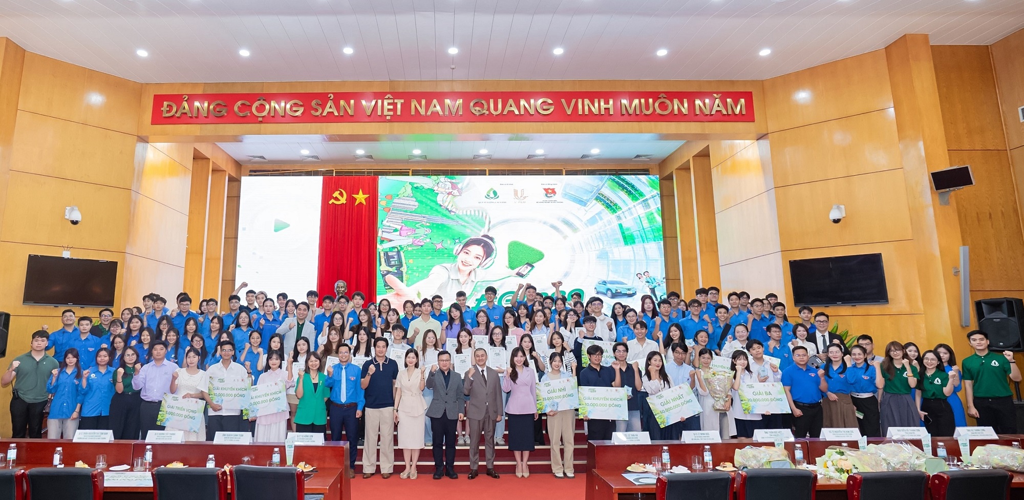 Thành công của cuộc thi là tiền đề để Quỹ Vì tương lai xanh hướng tới thành lập mạng lưới nhà sáng tạo nội dung trẻ về chủ đề môi trường và sống xanh trên toàn quốc vào năm 2027. Ảnh: BTC. Thành công của cuộc thi là tiền đề để Quỹ Vì tương lai xanh hướng tới thành lập mạng lưới nhà sáng tạo nội dung trẻ về chủ đề môi trường và sống xanh trên toàn quốc vào năm 2027. Ảnh: BTC.