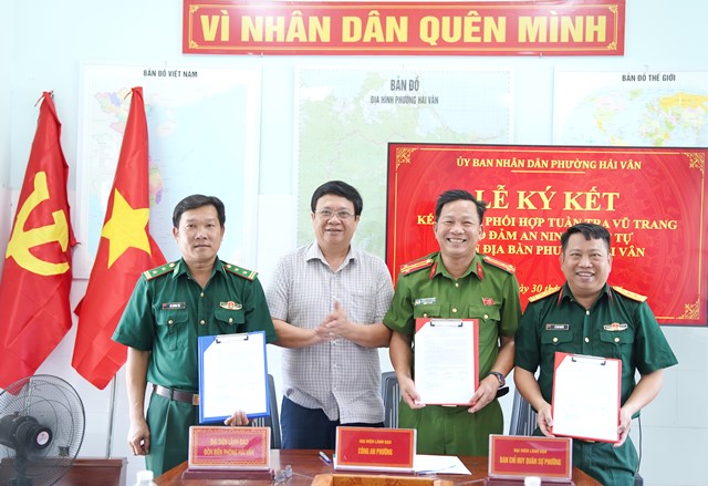 C&aacute;c lực lượng k&yacute; kết kế hoạch phối hợp tuần tra vũ trang bảo đảm an ninh, trật tự tr&ecirc;n địa b&agrave;n phường.