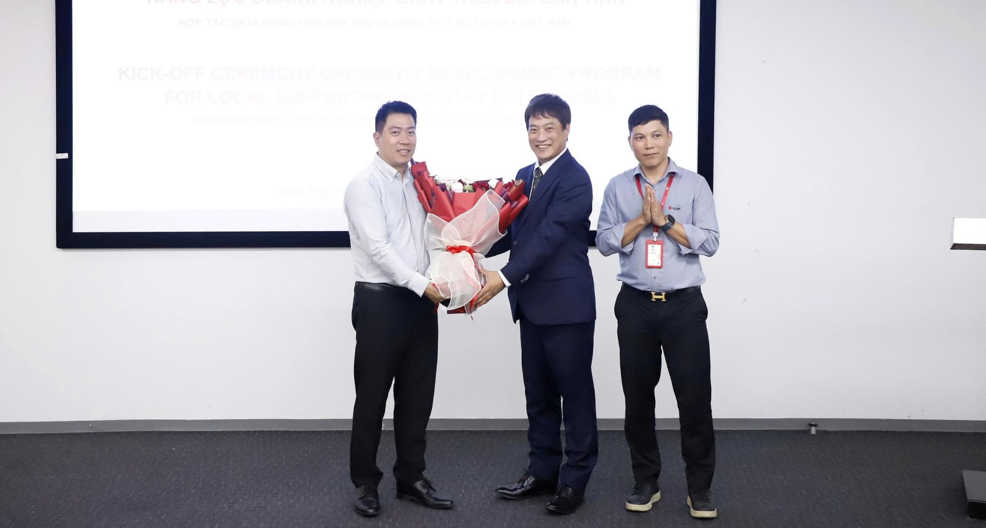 Đại diện Sở C&ocirc;ng Thương, Toyota Vi&ecirc;̣t Nam v&agrave; doanh nghiệp CNHT tr&ecirc;n địa b&agrave;n