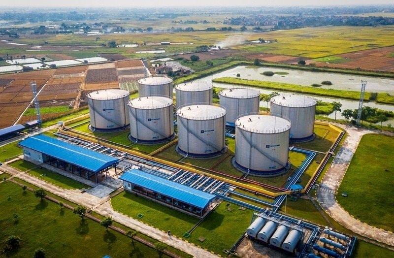 Giá dầu thế giới tăng mạnh khi rủi ro nguồn cung tại Trung Đông gia tăng và tồn kho dầu thô Mỹ giảm xuống mức thấp nhất nhiều năm. Giá dầu thế giới tăng mạnh khi rủi ro nguồn cung tại Trung Đông gia tăng và tồn kho dầu thô Mỹ giảm xuống mức thấp nhất nhiều năm.