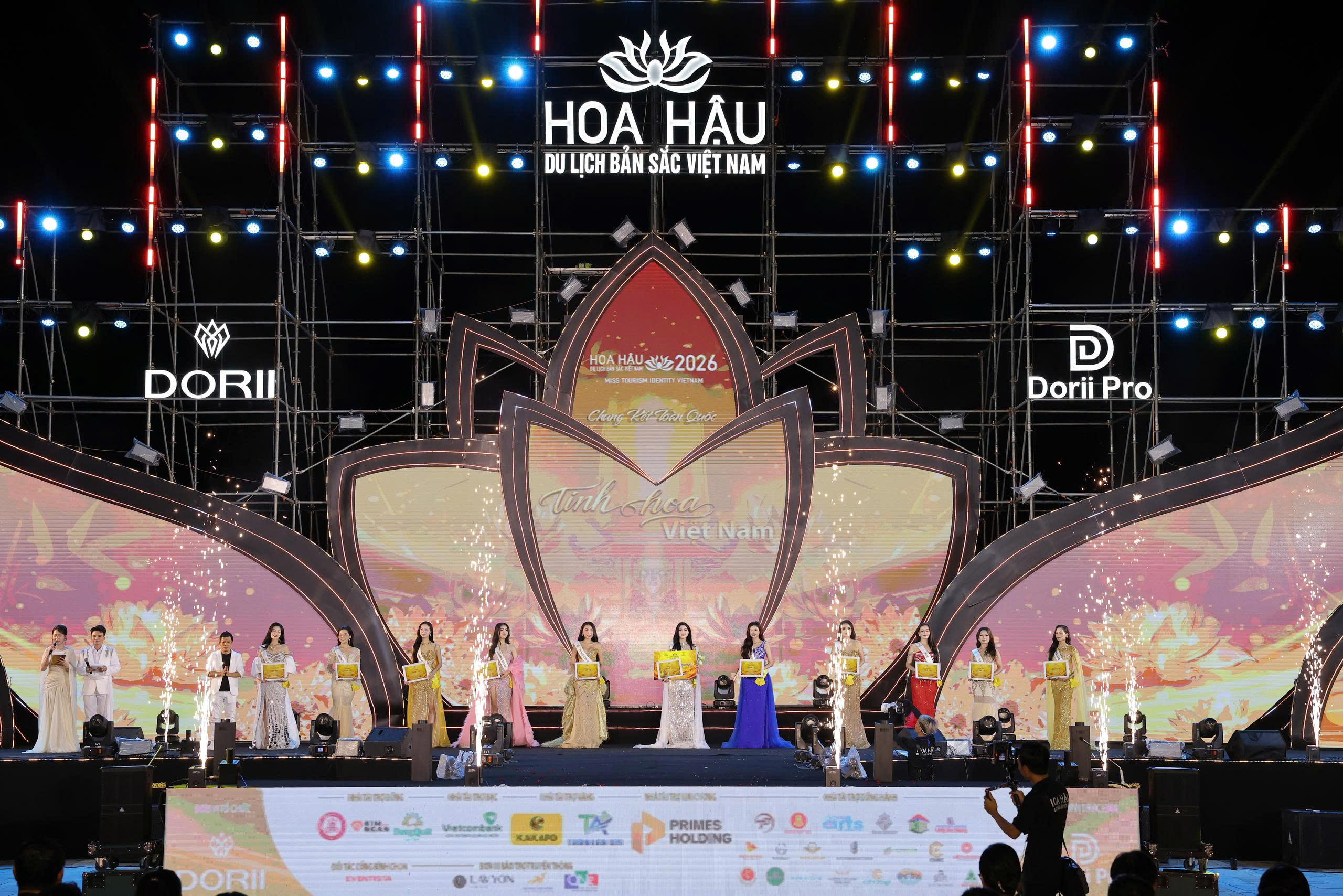 Một số hình ảnh tại đêm đăng quang Hoa hậu Bản sắc Việt Nam 2026 Một số hình ảnh tại đêm đăng quang Hoa hậu Bản sắc Việt Nam 2026