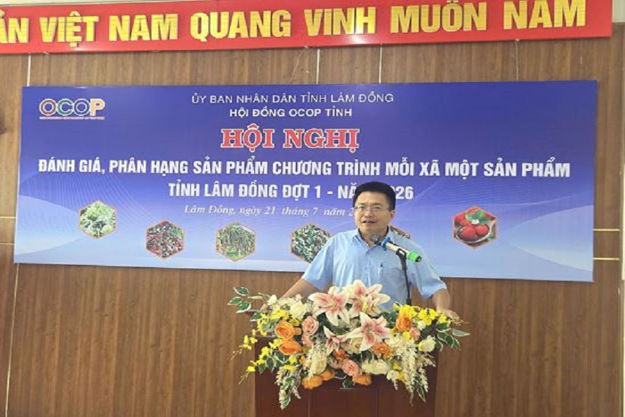 &Ocirc;ng L&ecirc; Quang Dần - PGĐ Sở N&ocirc;ng nghiệp v&agrave; M&ocirc;i trường, PCT Thường trực Hội đồng ph&aacute;t biểu Hội nghị đ&aacute;nh gi&aacute;, ph&acirc;n hạng sản phẩm OCOP đợt 1 năm 2026.(Ảnh: Phương Vinh)