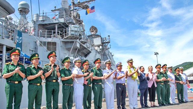 Lễ đón tàu diễn ra tại cảng Tiên Sa. Lễ đón tàu diễn ra tại cảng Tiên Sa.