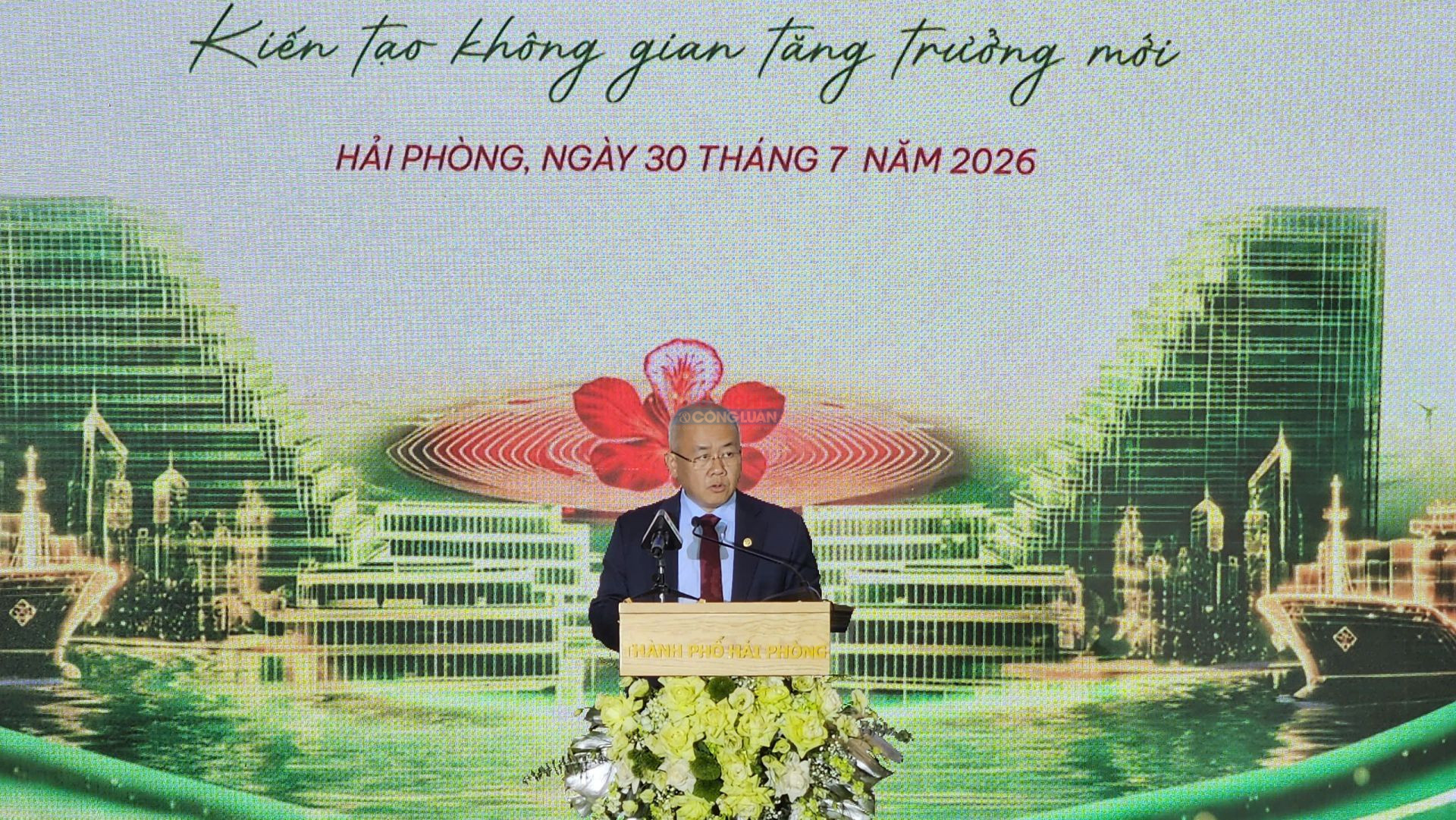 Đồng chí Đỗ Thành Trung Chủ tịch UBND thành phố Hải Phòng phát biểu tại hội nghị. Đồng chí Đỗ Thành Trung Chủ tịch UBND thành phố Hải Phòng phát biểu tại hội nghị.