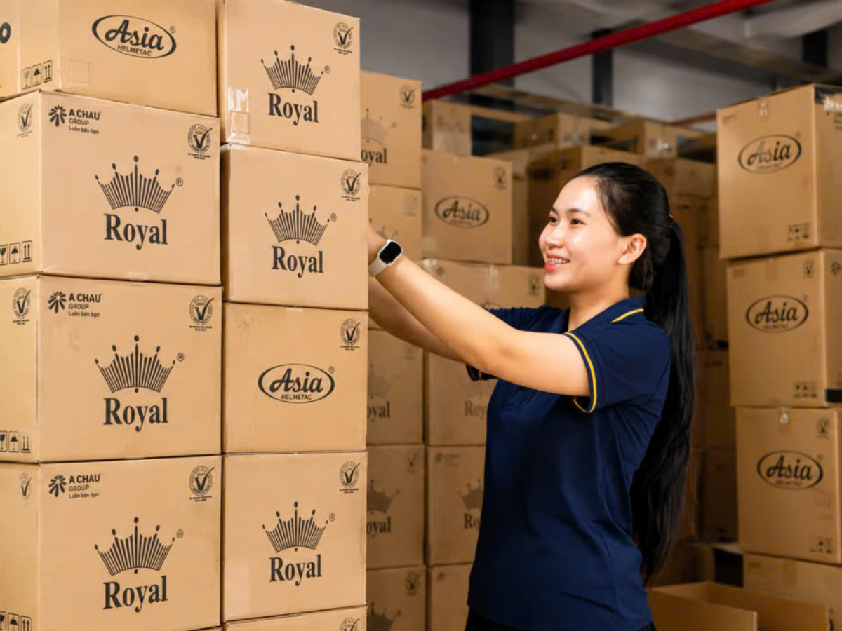 Royal đang từng bước chuẩn hóa quy trình quản lý tồn kho, đơn hàng TMĐT. Royal đang từng bước chuẩn hóa quy trình quản lý tồn kho, đơn hàng TMĐT.