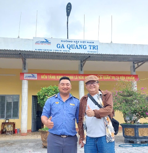 Tác giả tại ga Quảng Trị. Tác giả tại ga Quảng Trị.