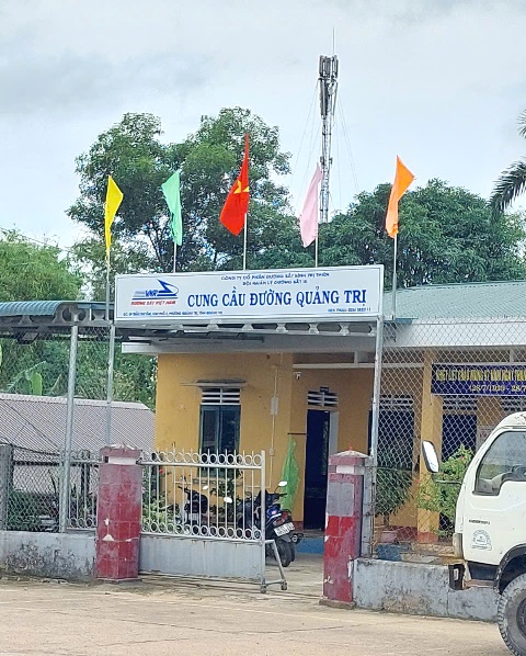 Trong nhiều năm qua, khách thập phương đi tàu muốn đến Thành cổ Quảng Trị hoặc La Vang thường phải xuống ga Đông Hà hoặc ga Huế rồi tiếp tục di chuyển bằng ô tô. Trong nhiều năm qua, khách thập phương đi tàu muốn đến Thành cổ Quảng Trị hoặc La Vang thường phải xuống ga Đông Hà hoặc ga Huế rồi tiếp tục di chuyển bằng ô tô.