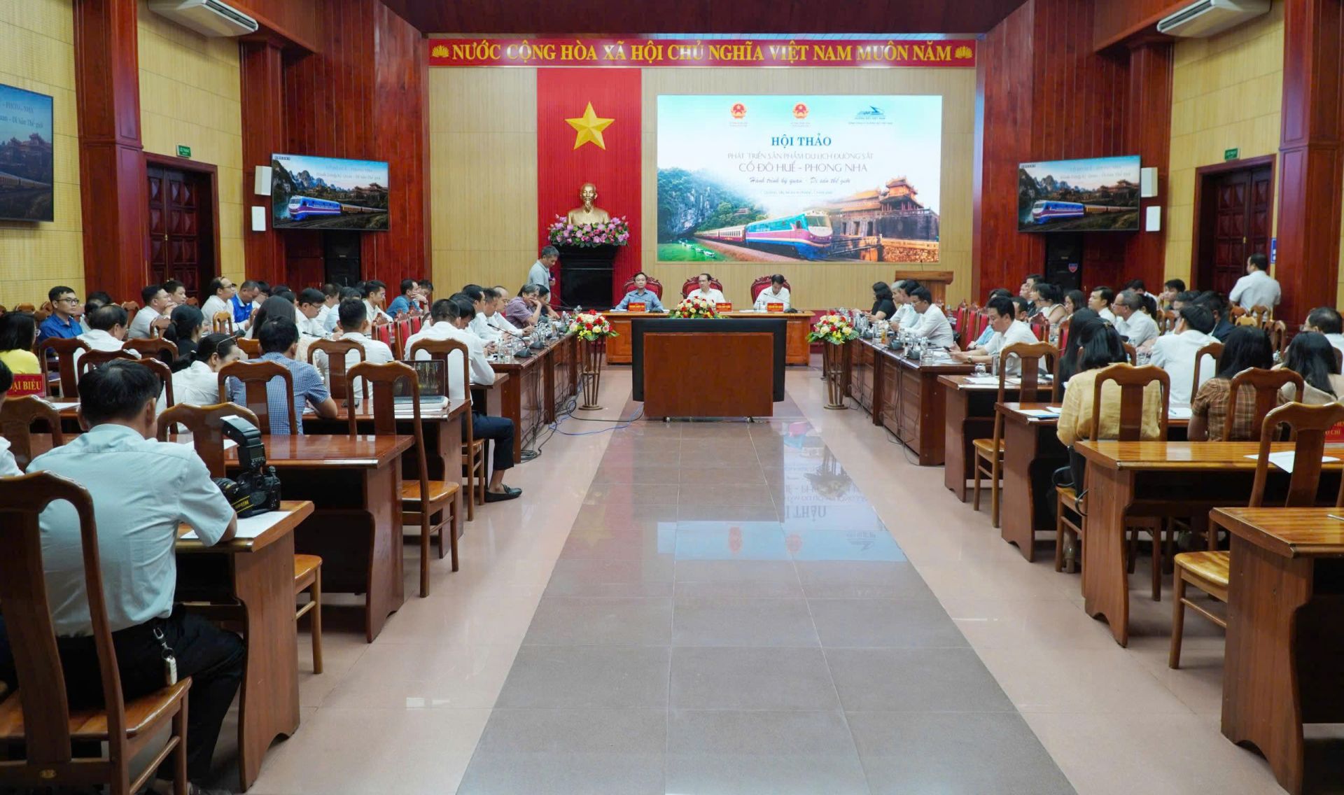 Quang cảnh hội thảo Quang cảnh hội thảo