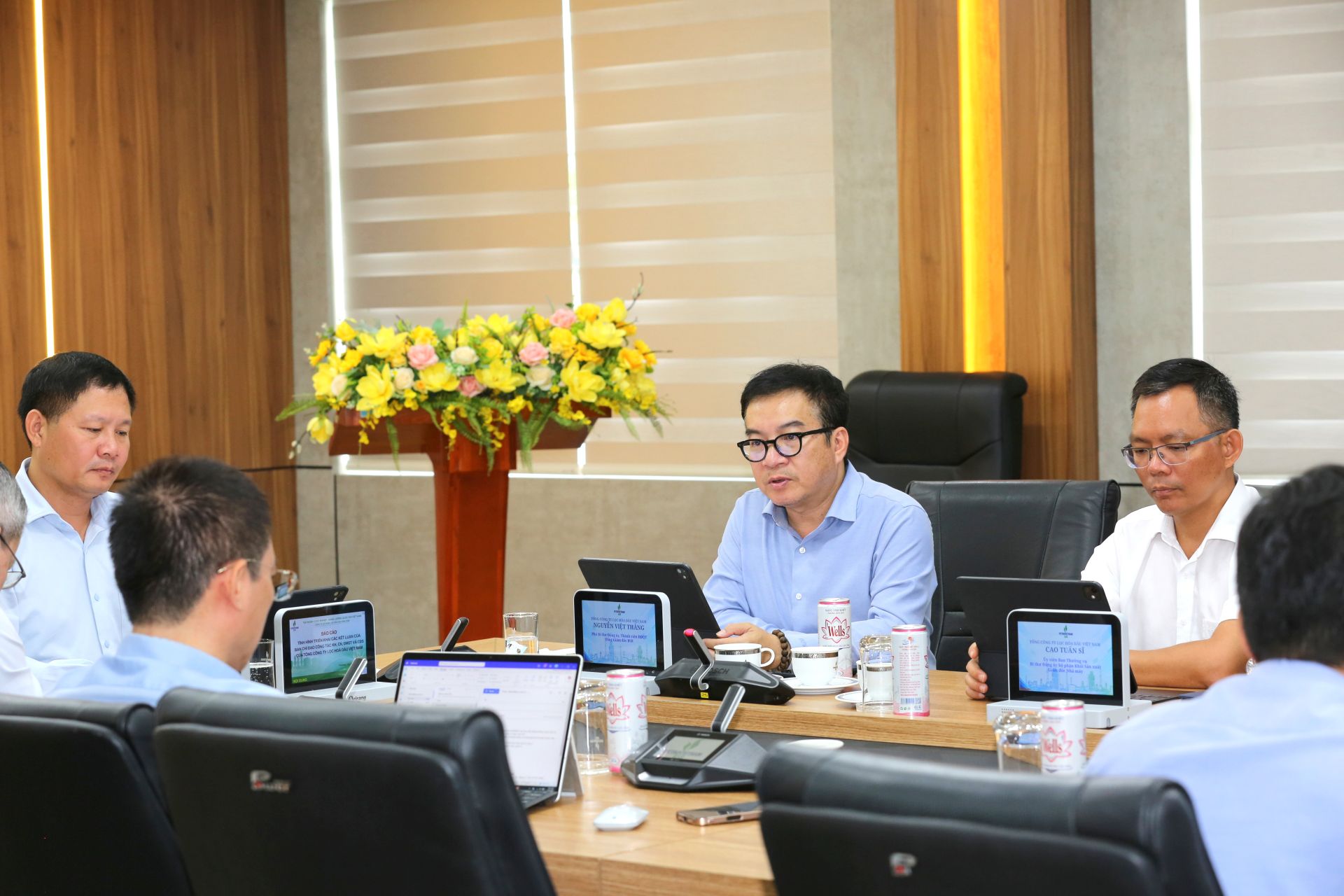Tổng Giám đốc BSR Nguyễn Việt Thắng yêu cầu mỗi ban, bộ phận phải có sản phẩm đổi mới sáng tạo cụ thể. Tổng Giám đốc BSR Nguyễn Việt Thắng yêu cầu mỗi ban, bộ phận phải có sản phẩm đổi mới sáng tạo cụ thể.