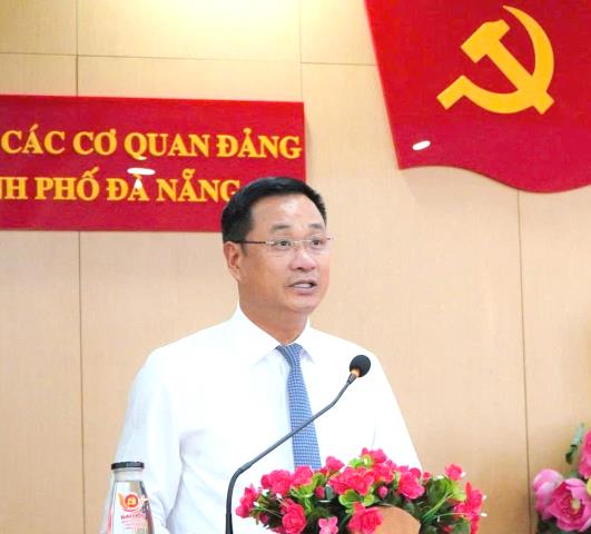 Bí thư Thành ủy Lê Ngọc Quang phát biểu giao nhiệm vụ. Bí thư Thành ủy Lê Ngọc Quang phát biểu giao nhiệm vụ.