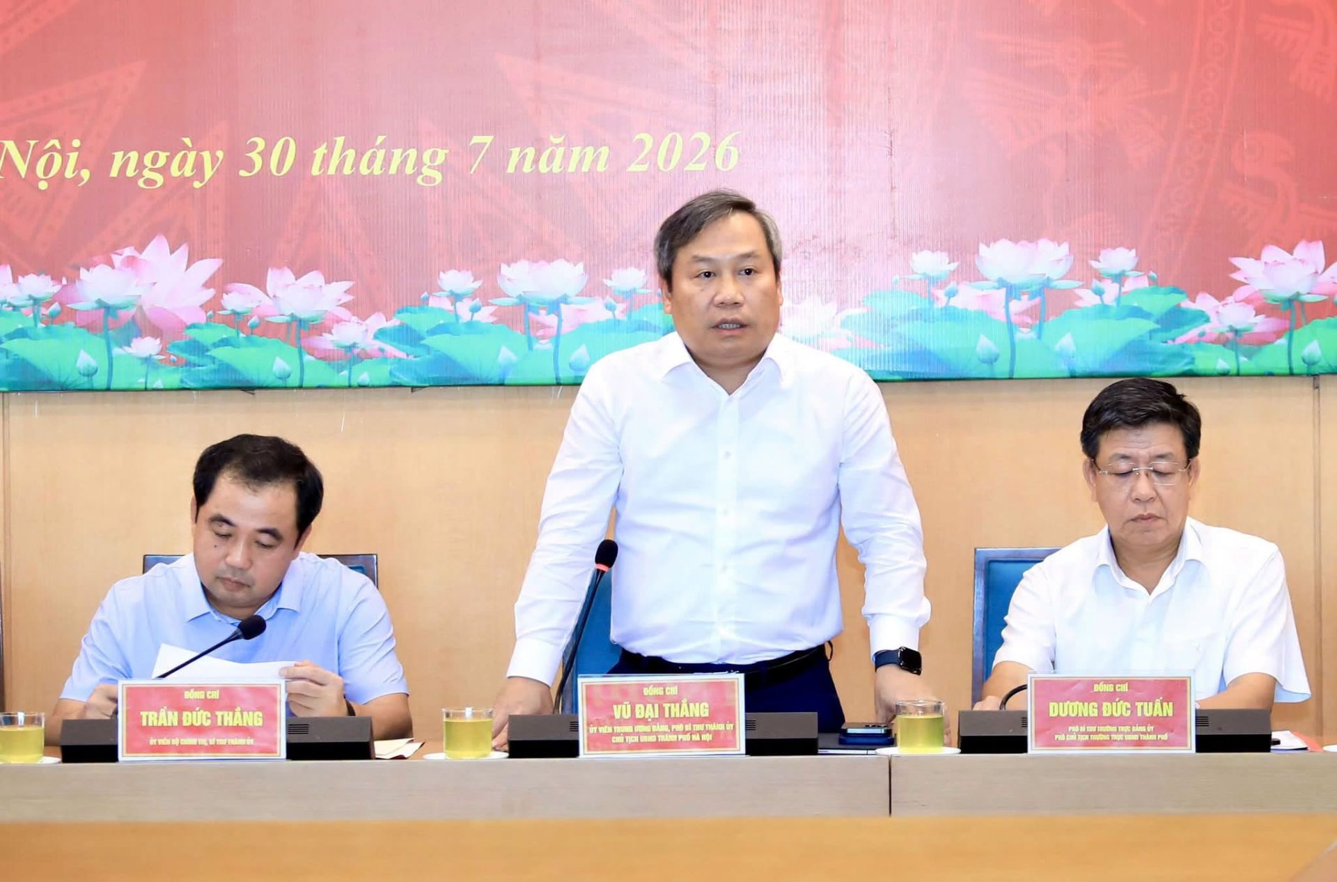 Bí thư Thành ủy Hà Nội Trần Đức Thắng phát biểu chỉ đạo tại buổi làm việc, nhấn mạnh quyết tâm thực hiện mục tiêu tăng trưởng kinh tế hai con số và yêu cầu đẩy mạnh phân cấp, phân quyền, nâng cao hiệu quả tổ chức thực hiện các nhiệm vụ, dự án trọng điểm. Bí thư Thành ủy Hà Nội Trần Đức Thắng phát biểu chỉ đạo tại buổi làm việc, nhấn mạnh quyết tâm thực hiện mục tiêu tăng trưởng kinh tế hai con số và yêu cầu đẩy mạnh phân cấp, phân quyền, nâng cao hiệu quả tổ chức thực hiện các nhiệm vụ, dự án trọng điểm.