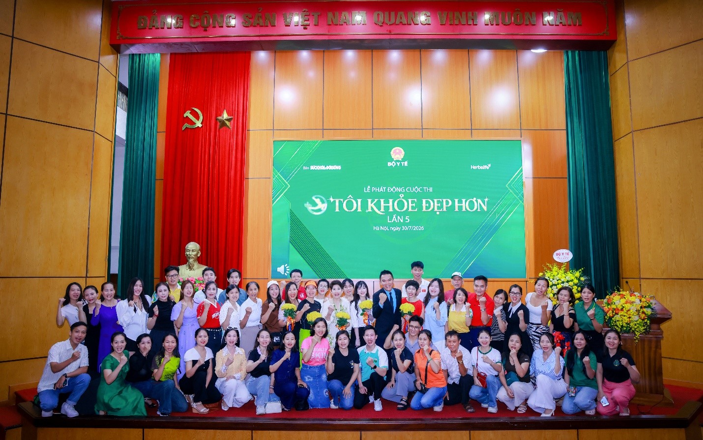 Kh&ocirc;ng khí s&ocirc;i nổi tại Lễ ph&aacute;t động &ldquo;T&ocirc;i Khỏe Đẹp Hơn&rdquo; lần 5 năm 2026