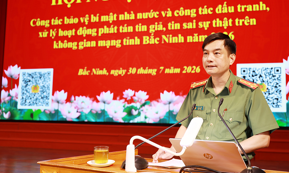 Đại tá Đỗ Đức Trịnh quán triệt một số nội dung tới đại biểu dự hội nghị tập huấn công tác bảo vệ bí mật Nhà nước. Đại tá Đỗ Đức Trịnh quán triệt một số nội dung tới đại biểu dự hội nghị tập huấn công tác bảo vệ bí mật Nhà nước.