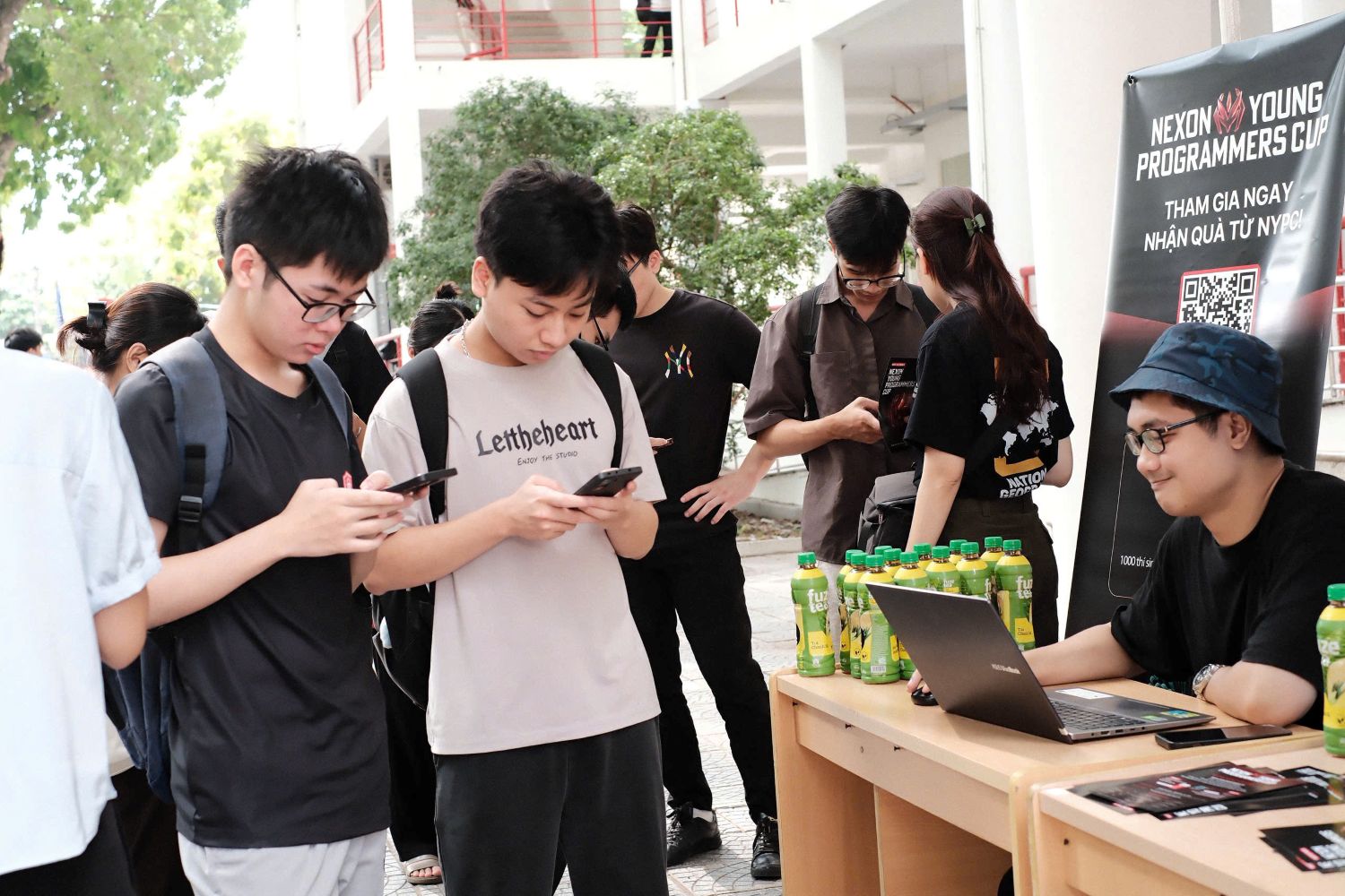 Sinh viên Đại học Bách khoa Hà Nội đăng ký tham dự cuộc thi Sinh viên Đại học Bách khoa Hà Nội đăng ký tham dự cuộc thi