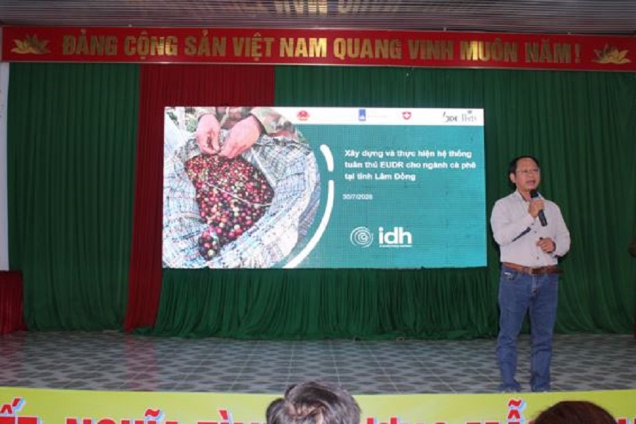 &Ocirc;ng Vũ Đ&igrave;nh Khi&ecirc;m - Đại diện tổ chức IDH tham luận tại Diễn đ&agrave;n.