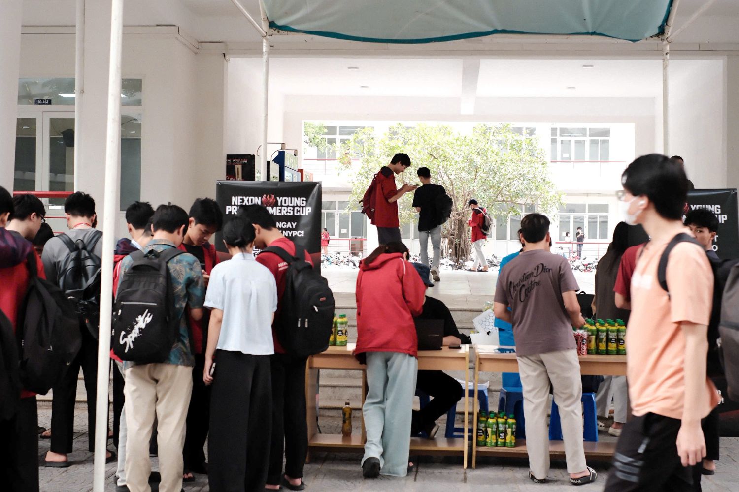 Sinh viên Đại học Bách khoa Hà Nội đăng ký tham dự cuộc thi Sinh viên Đại học Bách khoa Hà Nội đăng ký tham dự cuộc thi
