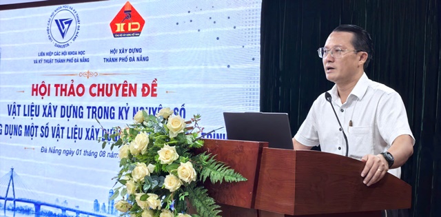 &Ocirc;ng Đặng Kh&aacute;nh An - Ph&oacute; chủ tịch Hội X&acirc;y dựng TP. Đ&agrave; Nẵng ph&aacute;t biểu v&agrave; chủ tr&igrave; hội thảo.
