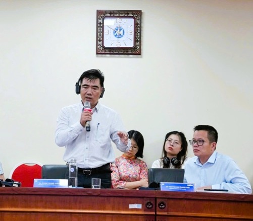 TS. Cung Trọng Cường phát biểu tại hội thảo TS. Cung Trọng Cường phát biểu tại hội thảo