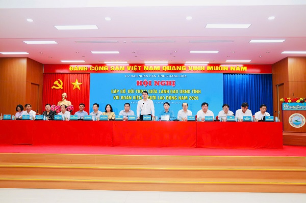 &Ocirc;ng Nguyễn Thanh H&agrave;- Ph&oacute; Chủ tịch UBND tỉnh c&ugrave;ng l&atilde;nh đạo c&aacute;c sở ng&agrave;nh chủ tr&igrave; đối thoại