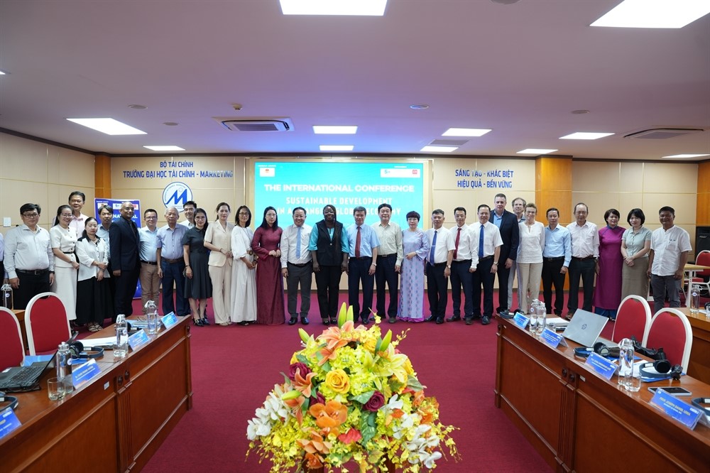 Hội thảo quốc tế “Phát triển bền vững trong nền kinh tế biến đổi toàn cầu"