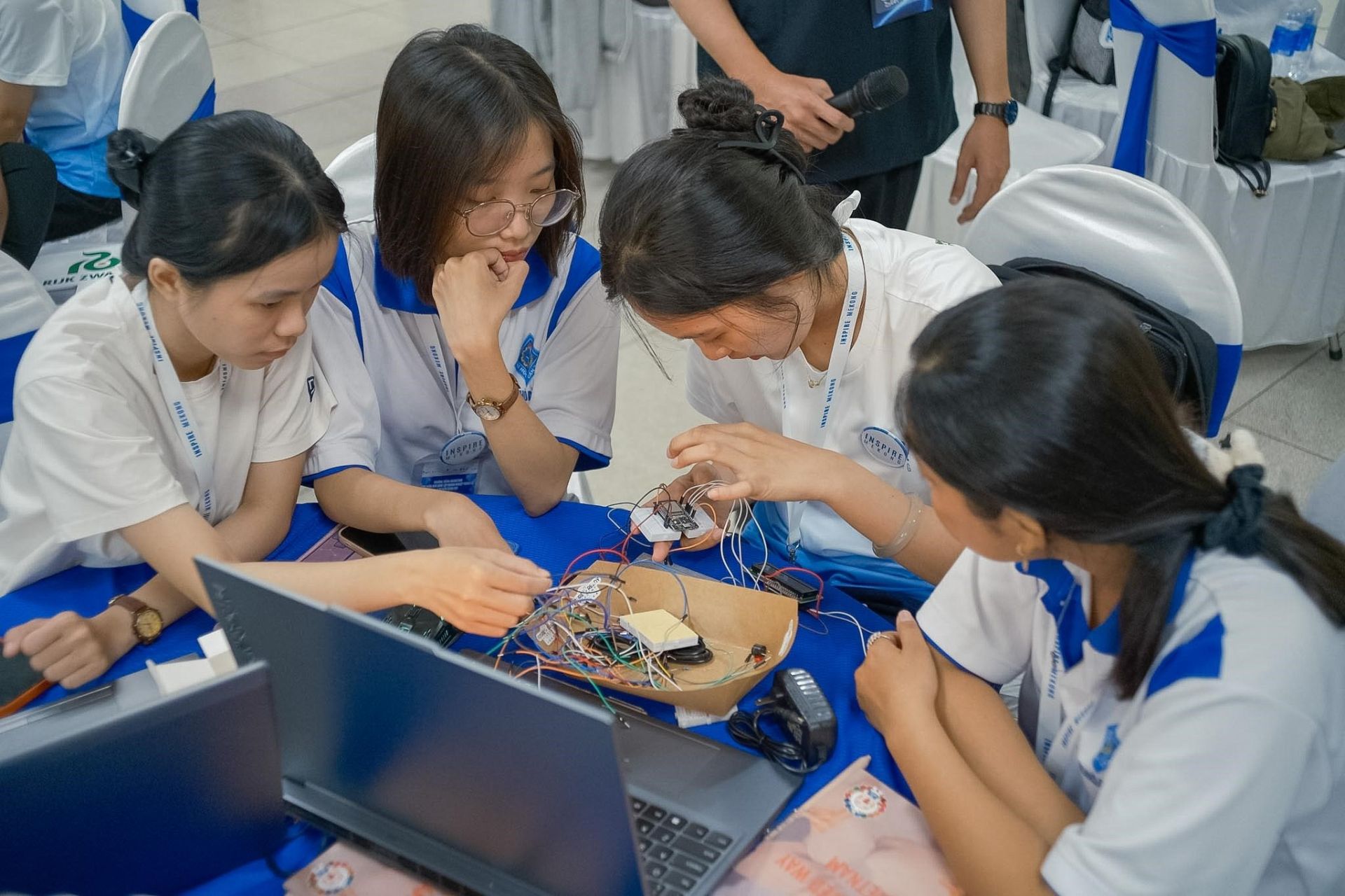 Các đội thử nghiệm với mô hình trang trại thông minh Các đội thử nghiệm với mô hình trang trại thông minh