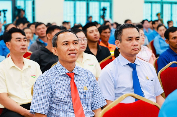 L&atilde;nh đạo C&ocirc;ng ty Yến s&agrave;o Kh&aacute;nh H&ograve;a tới dự