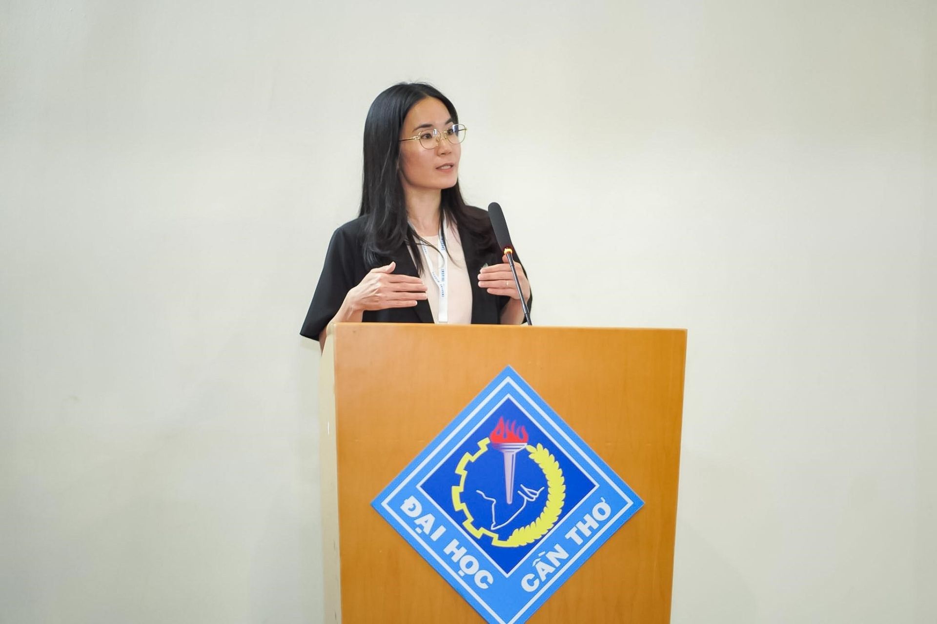 Bà Trần Vân Anh, Phó Viện trưởng MSD United Way Việt Nam phát biểu Bà Trần Vân Anh, Phó Viện trưởng MSD United Way Việt Nam phát biểu