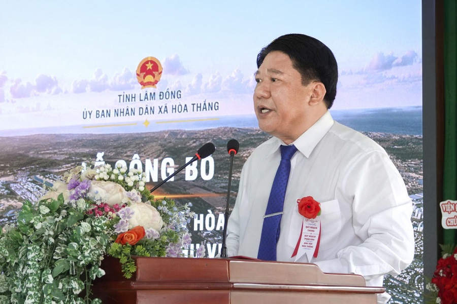 Chủ tịch UBND x&atilde; H&ograve;a Thắng Nguyễn C&ocirc;ng L&yacute; ph&aacute;t biểu khai mạc tại lễ c&ocirc;ng bố.