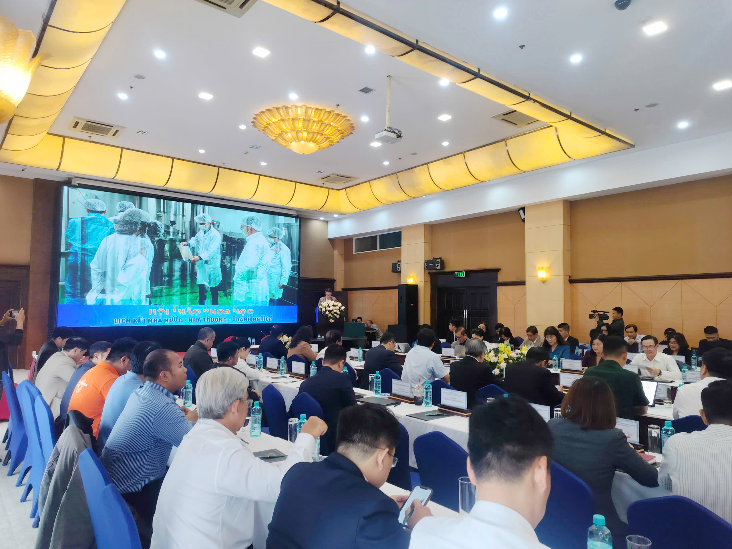 Lãnh đạo tỉnh Lâm Đồng tin tưởng cơ chế liên kết Nhà nước - Nhà trường - Doanh nghiệp sẽ tạo động lực mới cho phát triển khoa học, công nghệ và đổi mới sáng tạo. Lãnh đạo tỉnh Lâm Đồng tin tưởng cơ chế liên kết Nhà nước - Nhà trường - Doanh nghiệp sẽ tạo động lực mới cho phát triển khoa học, công nghệ và đổi mới sáng tạo.