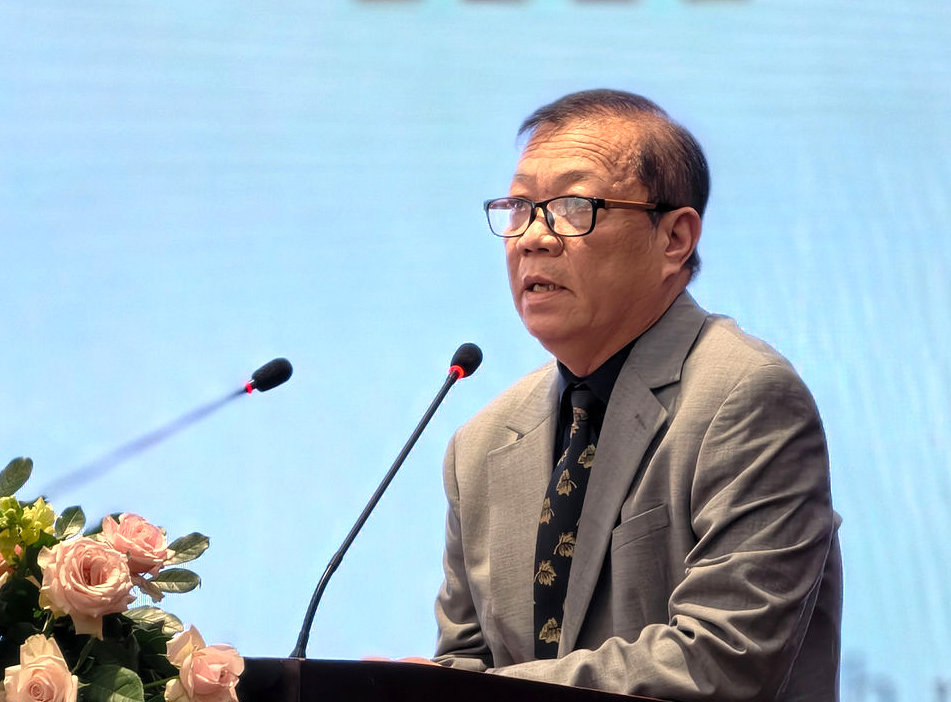 GS.TS Dương Tấn Nhật, Phó Viện trưởng Viện Khoa học sự sống trình bày tham luận tại hội thảo. GS.TS Dương Tấn Nhật, Phó Viện trưởng Viện Khoa học sự sống trình bày tham luận tại hội thảo.
