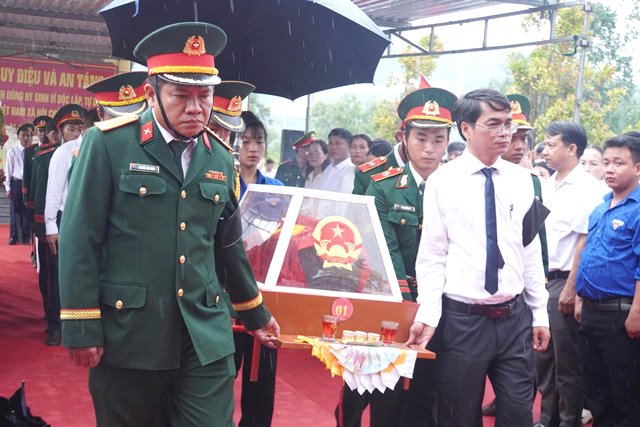 Đà Nẵng: Truy điệu, an táng 4 hài cốt liệt sĩ được tìm thấy tại hang Đá Sập