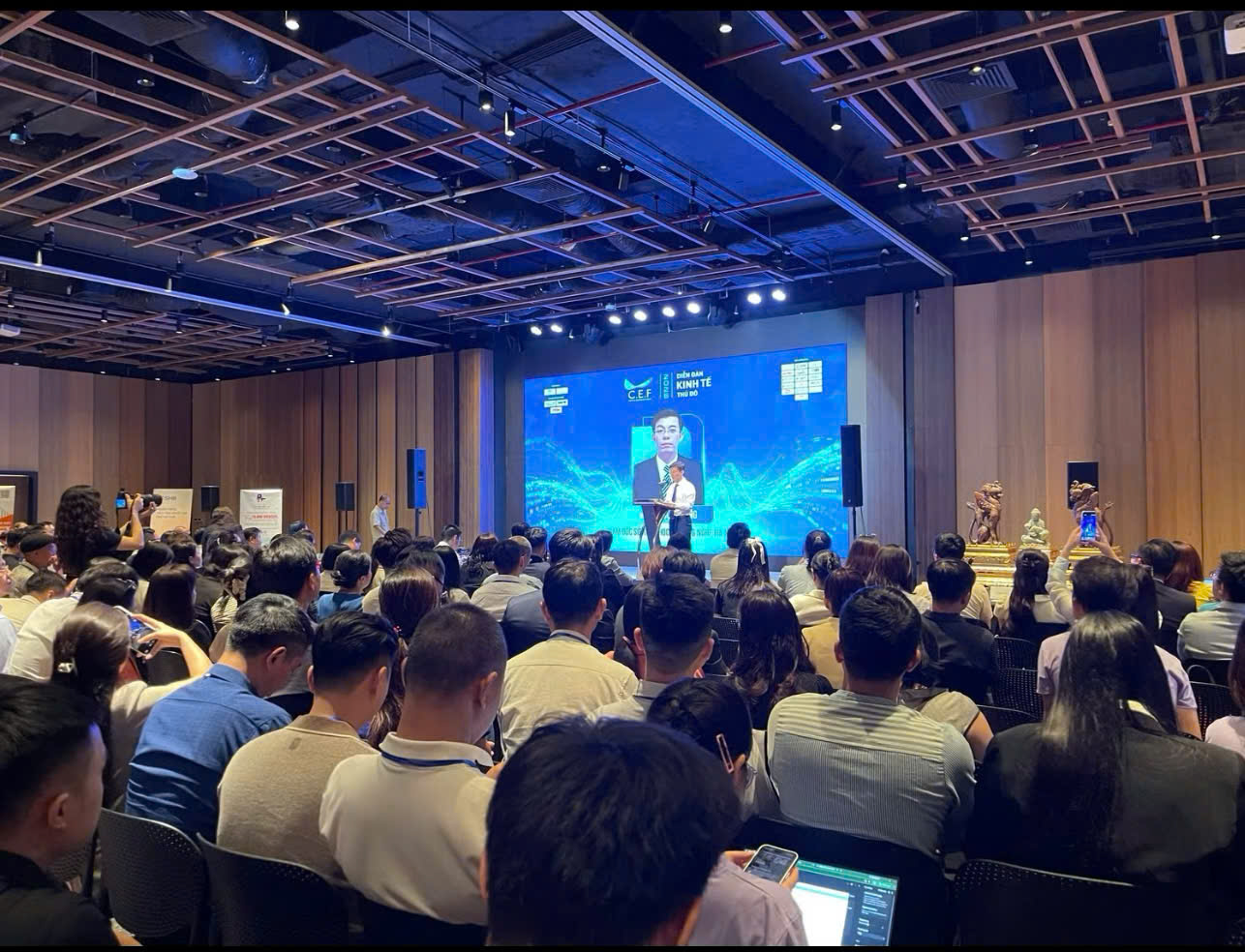 Diễn đàn Kinh tế Thủ đô năm 2026 “Doanh nghiệp nhỏ và vừa Hà Nội ứng dụng AI và thương mại điện tử bứt phá tăng trưởng hai con số”