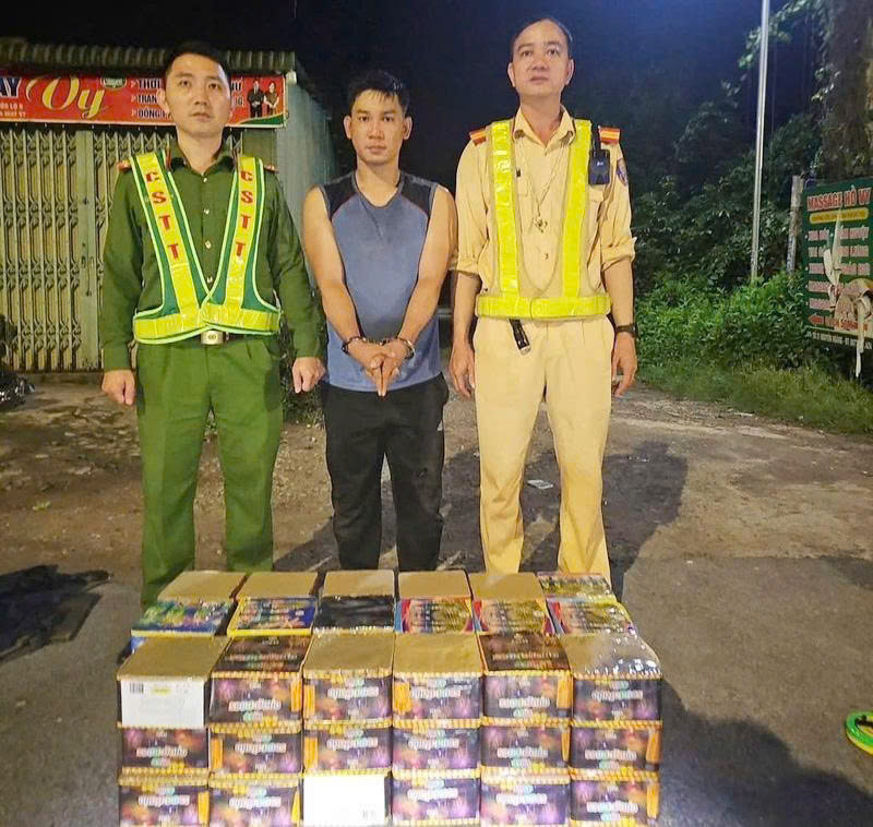 Quảng Trị: Bắt giữ nam thanh niên vận chuyển hơn 1 tạ pháo hoa nhập lậu