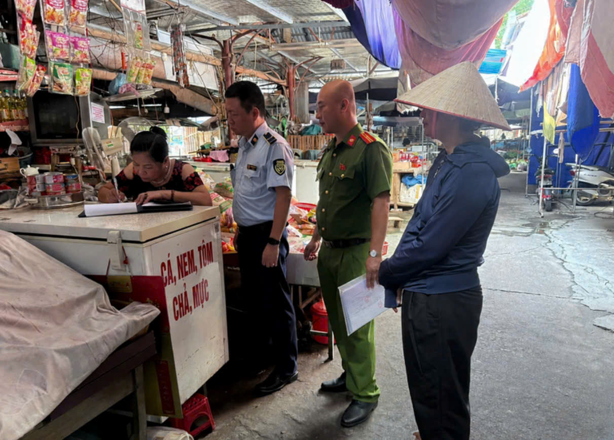 Tuyên Quang: Xử lý 73 vụ buôn lậu, hàng giả và gian lận thương mại trong tháng 7