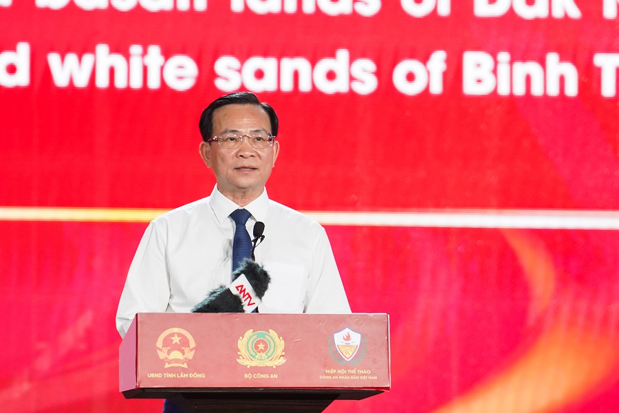 Đồng chí Hồ Văn Mười - Ủy viên Ban Chấp hành Trung ương Đảng, Phó Bí thư Tỉnh ủy, Chủ tịch UBND tỉnh phát biểu tại buổi lễ Đồng chí Hồ Văn Mười - Ủy viên Ban Chấp hành Trung ương Đảng, Phó Bí thư Tỉnh ủy, Chủ tịch UBND tỉnh phát biểu tại buổi lễ