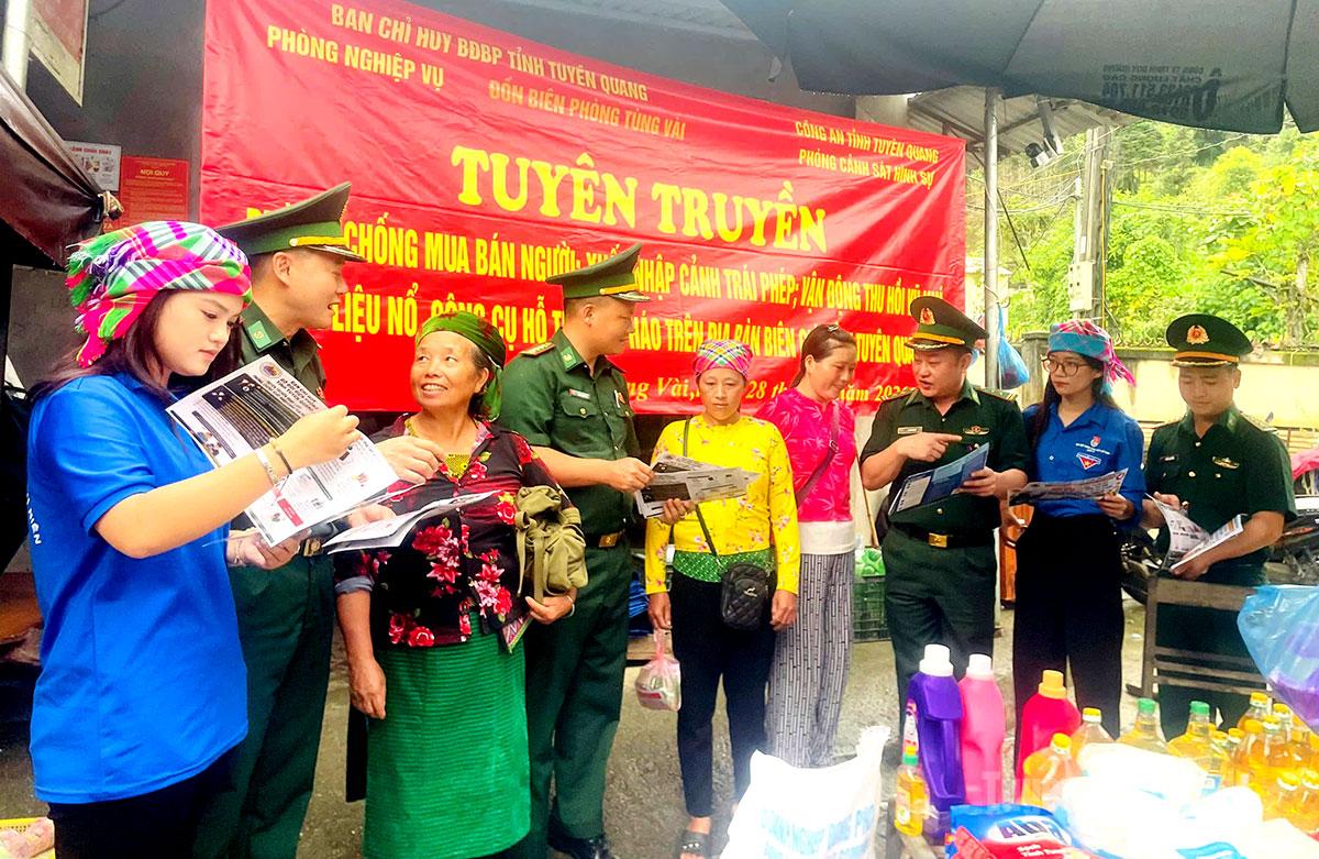 BĐBP tỉnh Tuyên Quang: Tuyên truyền, phổ biến pháp luật cho người dân tuyến biên giới