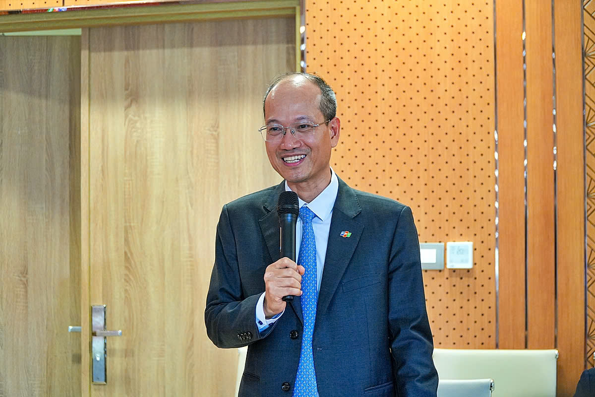&Ocirc;ng Nguyễn Thế Phương, Ph&oacute; Tổng Gi&aacute;m đốc Tập đo&agrave;n FPT ph&aacute;t biểu tại sự kiện.