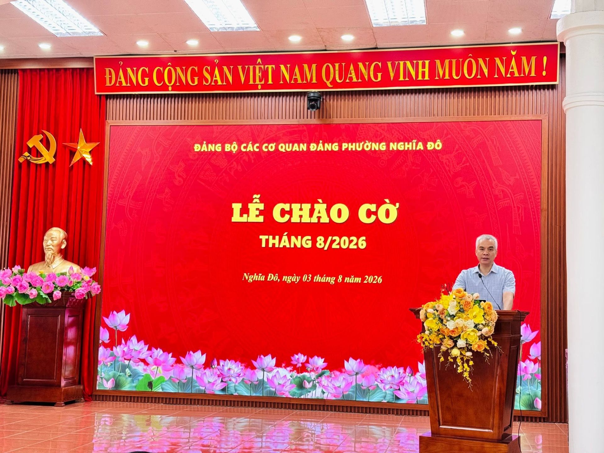 Đồng ch&iacute; Nguyễn Hồng Sơn, Th&agrave;nh ủy vi&ecirc;n, B&iacute; thư Đảng ủy, Chủ tịch HĐND phường Nghĩa Đ&ocirc; ph&aacute;t biểu chỉ đạo tại Lễ ch&agrave;o cờ th&aacute;ng 8/2026, định hướng c&aacute;c nhiệm vụ trọng t&acirc;m của Đảng bộ trong những th&aacute;ng cuối năm.