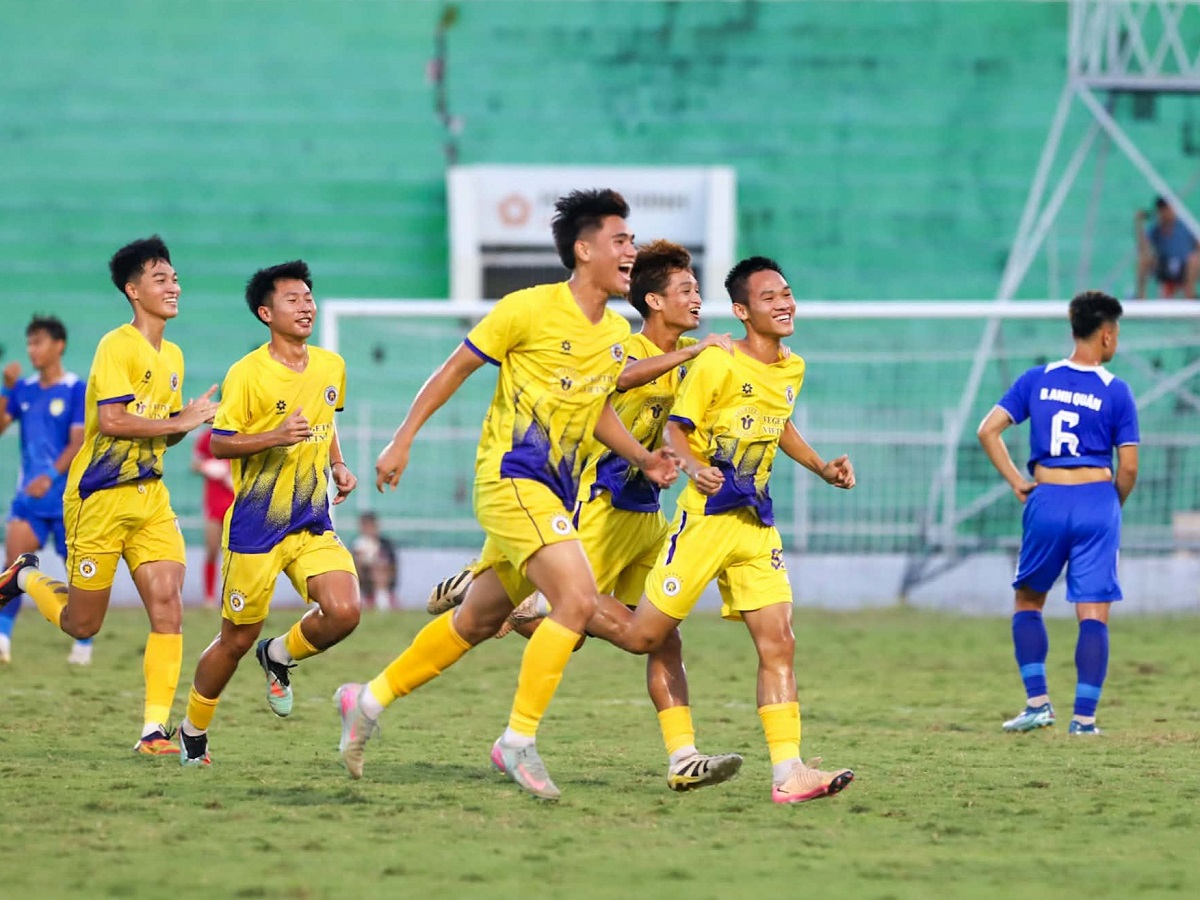 Bóng đá Thái Nguyên từng bước hình thành hệ sinh thái với cả đội nam, đội nữ và các tuyến trẻ. Bóng đá Thái Nguyên từng bước hình thành hệ sinh thái với cả đội nam, đội nữ và các tuyến trẻ.