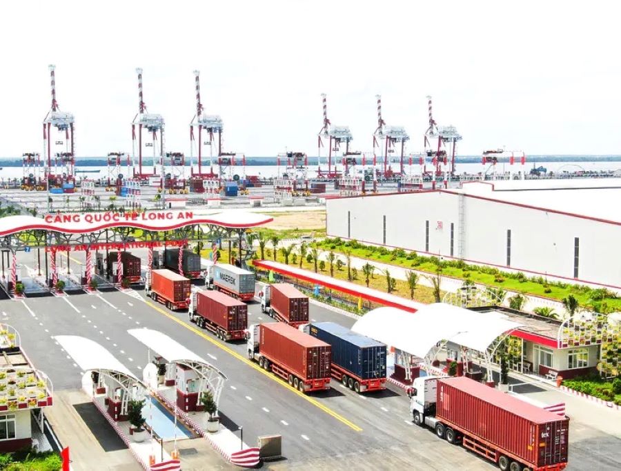 Trung tâm logistics gắn với Cảng Quốc tế Long An sẽ đảm nhiệm vai trò tập kết, trung chuyển container, kết nối hàng hóa của Tây Ninh, Đông Nam Bộ, Đồng bằng sông Cửu Long và Campuchia với các tuyến hàng hải quốc tế Trung tâm logistics gắn với Cảng Quốc tế Long An sẽ đảm nhiệm vai trò tập kết, trung chuyển container, kết nối hàng hóa của Tây Ninh, Đông Nam Bộ, Đồng bằng sông Cửu Long và Campuchia với các tuyến hàng hải quốc tế