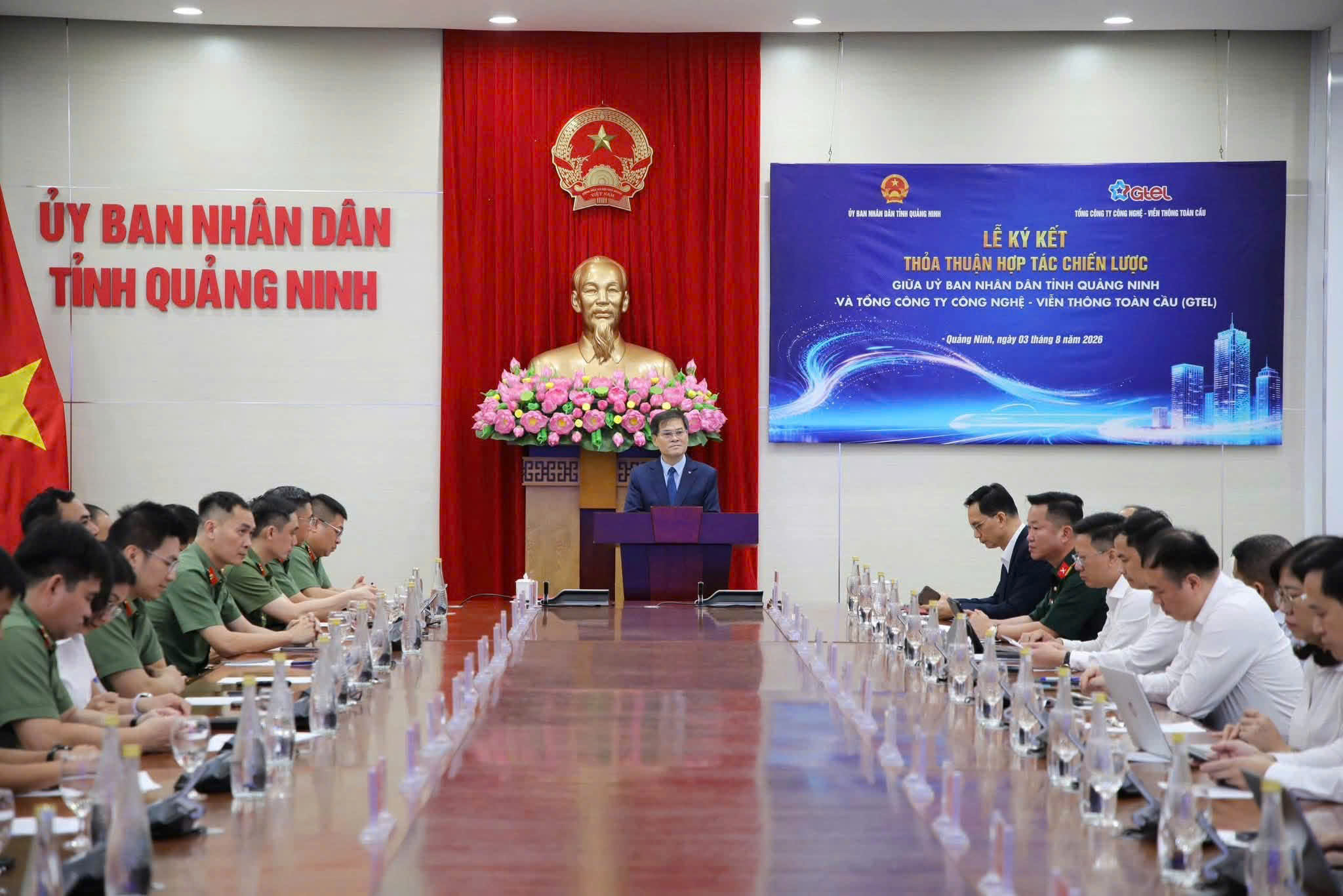 &Ocirc;ng B&ugrave;i Văn Khắng, Ph&oacute; B&iacute; thư Tỉnh ủy, Chủ tịch UBND tỉnh Quảng Ninh, ph&aacute;t biểu tại lễ k&yacute; kết