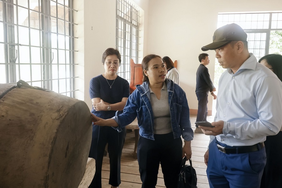 Đoàn khảo sát tìm hiểu hiện trạng tại các điểm du lịch cộng đồng. Đoàn khảo sát tìm hiểu hiện trạng tại các điểm du lịch cộng đồng.