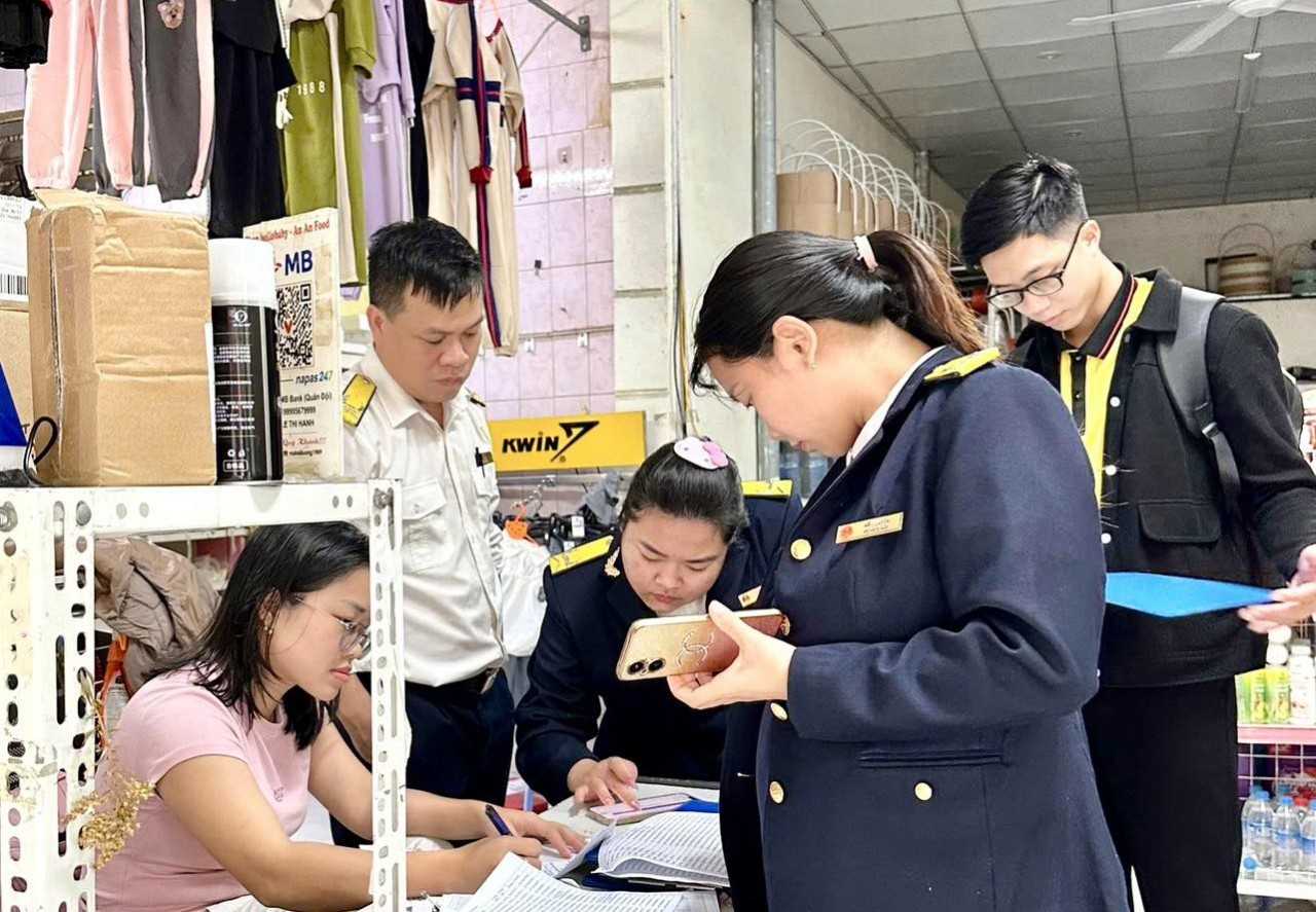 Hoạt động nghiệp vụ của c&ocirc;ng chức ng&agrave;nh Thuế. Ảnh: gdt.gov.vn