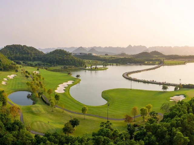 Nghệ An chấp thuận đầu tư dự án tổ hợp nghỉ dưỡng và sân golf quốc tế hơn 2.000 tỷ đồng tại phường Tân Mai. Nghệ An chấp thuận đầu tư dự án tổ hợp nghỉ dưỡng và sân golf quốc tế hơn 2.000 tỷ đồng tại phường Tân Mai.