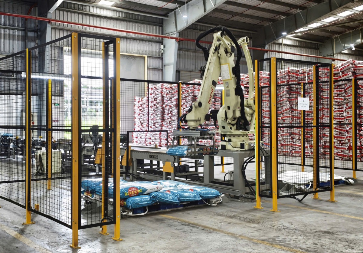Hệ thống hiện đại, đồng bộ, khép kín với các hạng mục kết cấu, tuyến băng tải, robot cùng các thiết bị vận hành tự động hóa Hệ thống hiện đại, đồng bộ, khép kín với các hạng mục kết cấu, tuyến băng tải, robot cùng các thiết bị vận hành tự động hóa